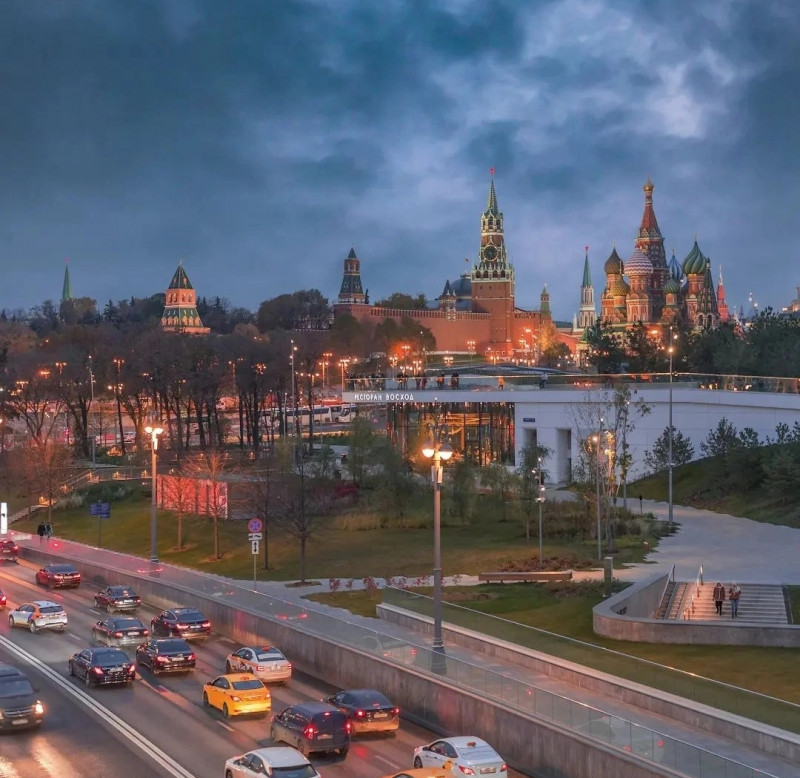 Парк Зарядье ночью